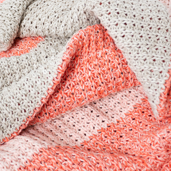 Couverture / Plaid - Tricoté Chester Rose Fabric Close-up Image