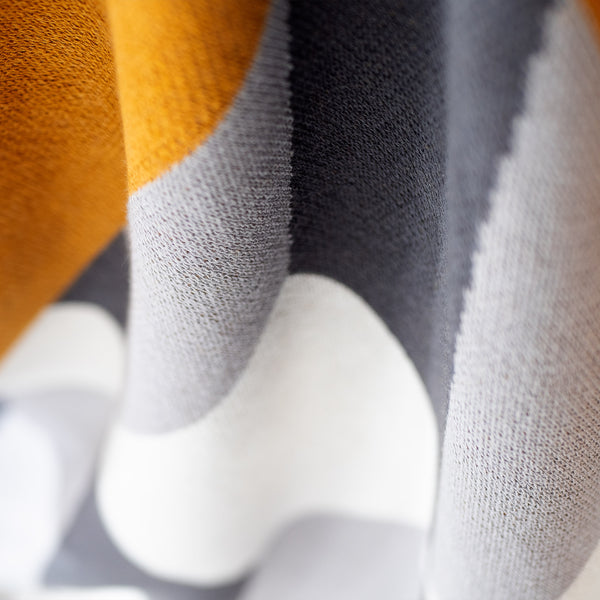 Couverture / Plaid - Tricoté Prism Fabric Close-up Image