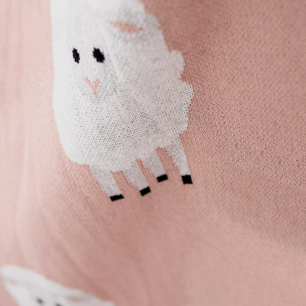 Couverture / Plaid - Tricoté Mouton Rose Fabric Close-up Image