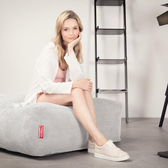 Lounge Pug, CloudSac 250, Pouf Ottomane Repose-pieds à Mémoire de Forme, Pompon Crème