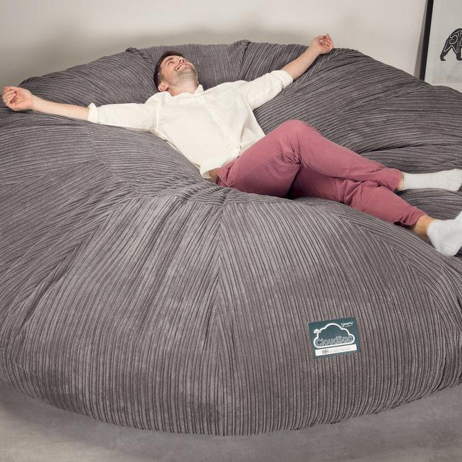 Lounge Pug, CloudSac 5000 XXXXXL, Canapé Pouf Titanesque à Mémoire de Forme, Gros Pouf Sofa, Côtelé Anthracite