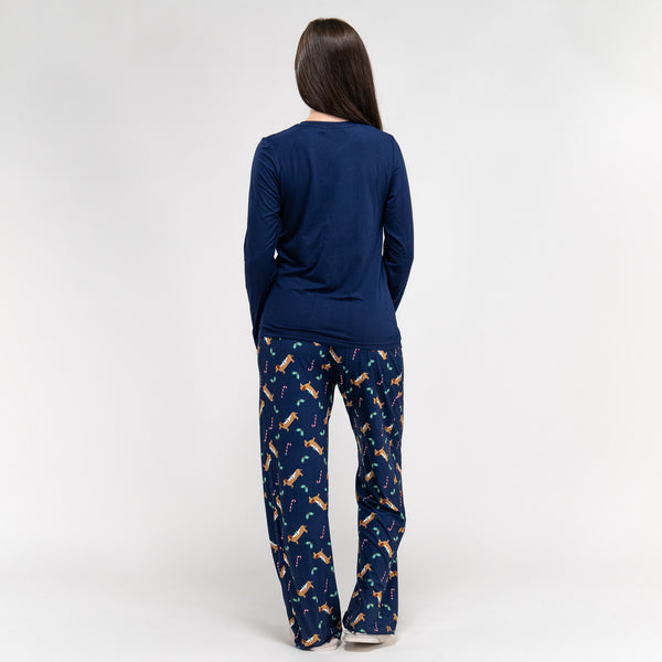 Ensemble Pyjama Motif Noël Teckel pour Femmes Fabric Close-up Image