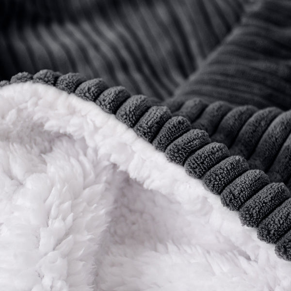 Plaid / Couverture Sherpa - Côtelé Noir Fabric Close-up Image
