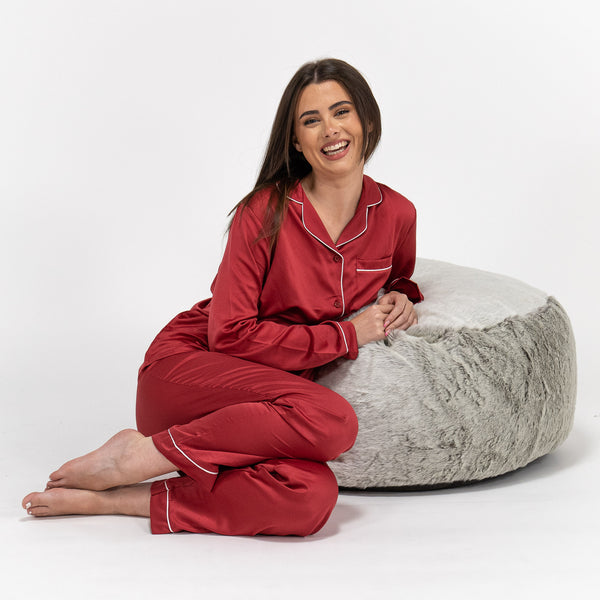 Pantalon de Pyjama en Satin Rouge pour Femmes Fabric Close-up Image
