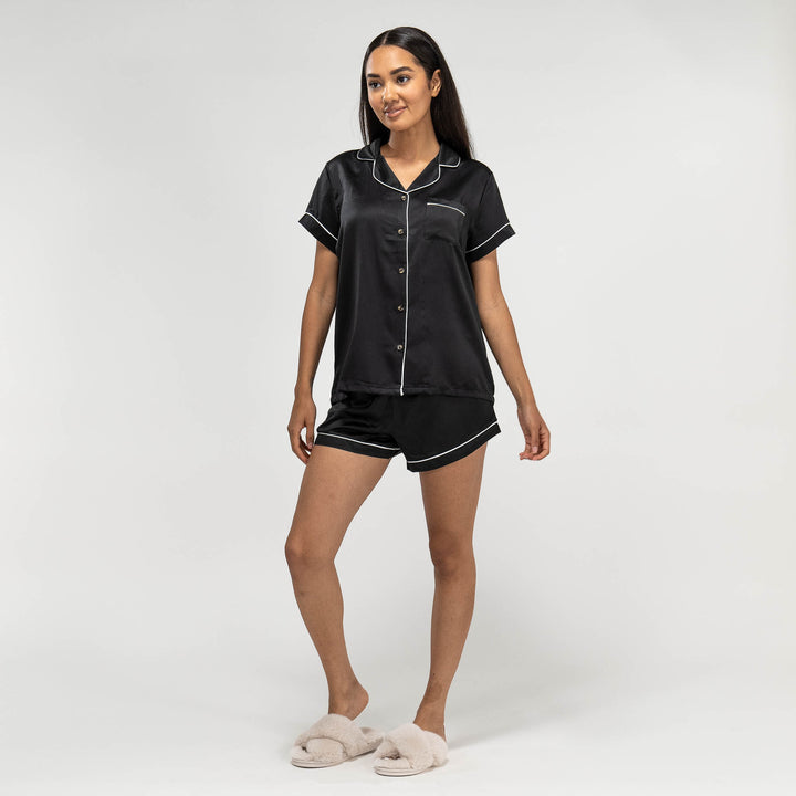 Short de Pyjama en Satin Noir pour Femmes 03