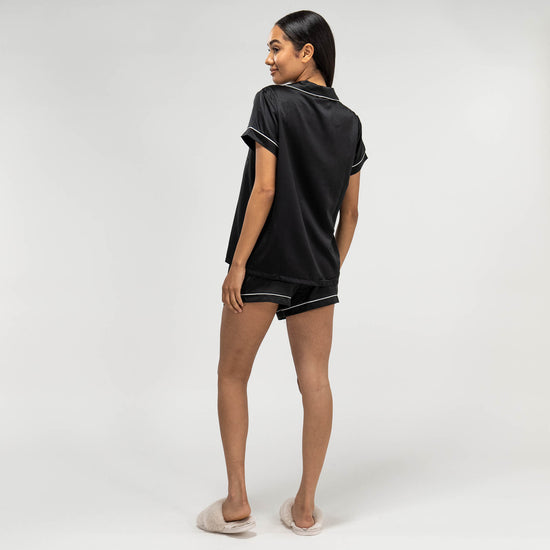 Short de Pyjama en Satin Noir pour Femmes 06